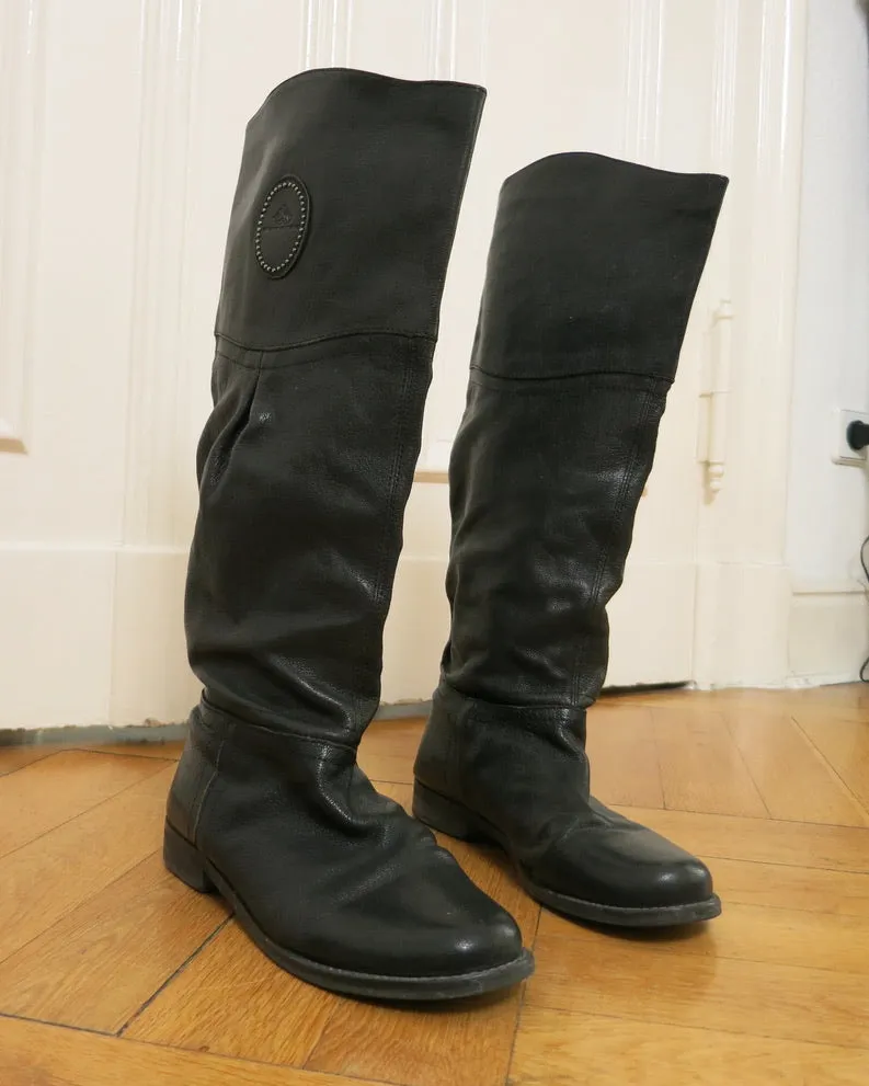       Black leather riding boots    