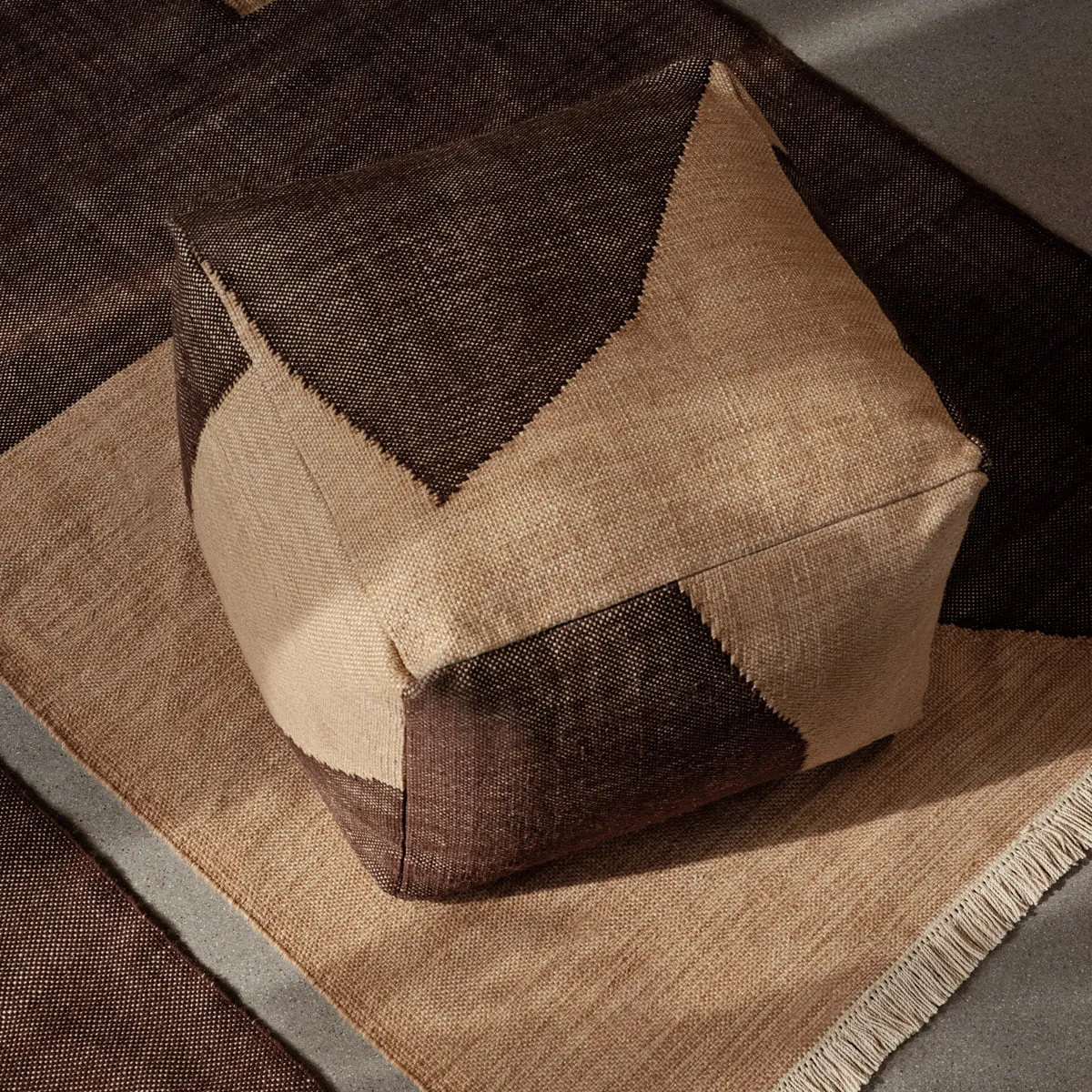 ferm Living - Forene pouf, 60 x 60 cm, tan / chocolate