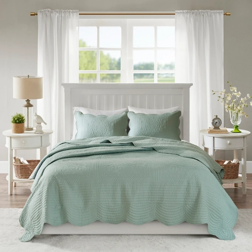 Scalloped Edge California King Coverlet Set